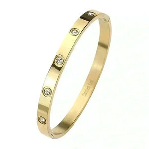 2️⃣4️⃣Stainless steel crystal embellished bangle